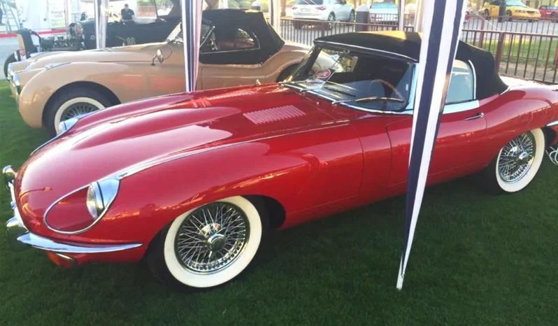 
								1961 Jaguar E-Type full									