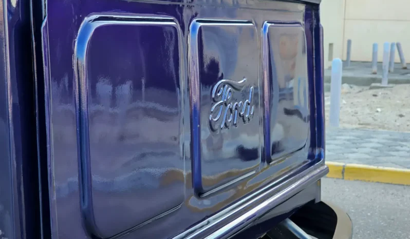 
								1952 Ford F1 Pickup: Classic American Truck in Blue full									