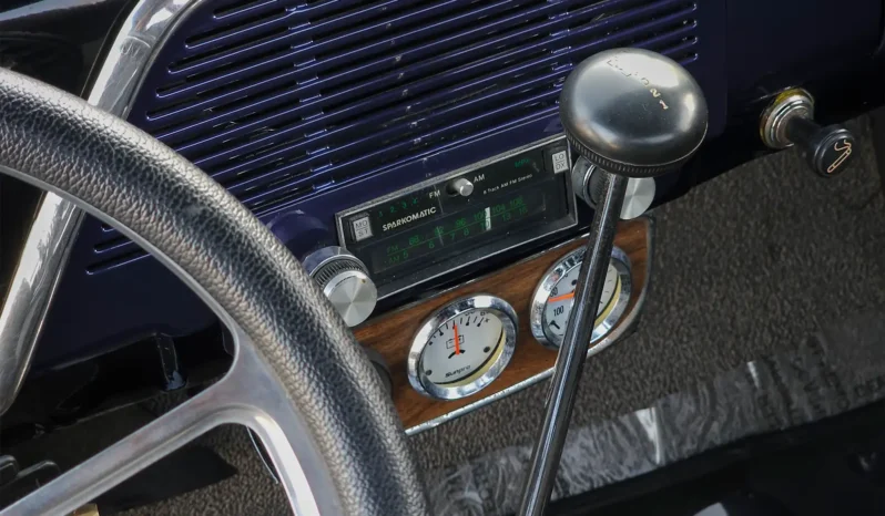 
								1952 Ford F1 Pickup: Classic American Truck in Blue full									